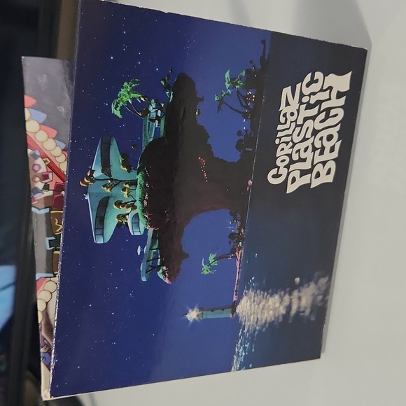 Gorillaz Plastic Beach Album Cover - Picture 1 of 13